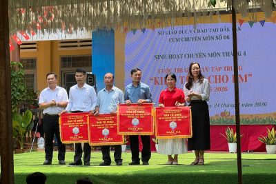 Ngày 26 tháng 4 năm 2026 tại Trường Tiểu học Nguyễn Khuyến xã EaHiao tỉnh Đaklak đã diễn ra cuộc thi:Giao lưu kiến thức cho học sinh của 25 trường tiểu học trong cụm chuyên môn số 6.Trường Tiểu học EaWy tham gia đoàn có 4 thầy cô giáo và 6 học sinh. Kết quả có 01 giải Ba; 01 giải Khuyến khích cá nhân và đạt giải Ba toàn đoàn. Xin chúc mừng thành tích của thầy và trò nhà trường đã đạt được. Những hình ảnh về hoạt động tại buổi Giao lưu Kiến thức cho em.